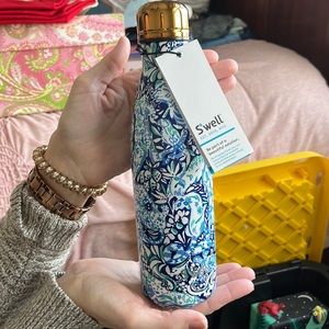 Lilly Pulitzer Swell bottle